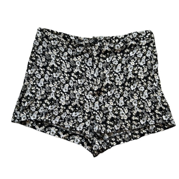 FOREVER‎ 21 | Floral Shorts Black/White Lightweight High Rise Girly Feminine M - Picture 6 of 6